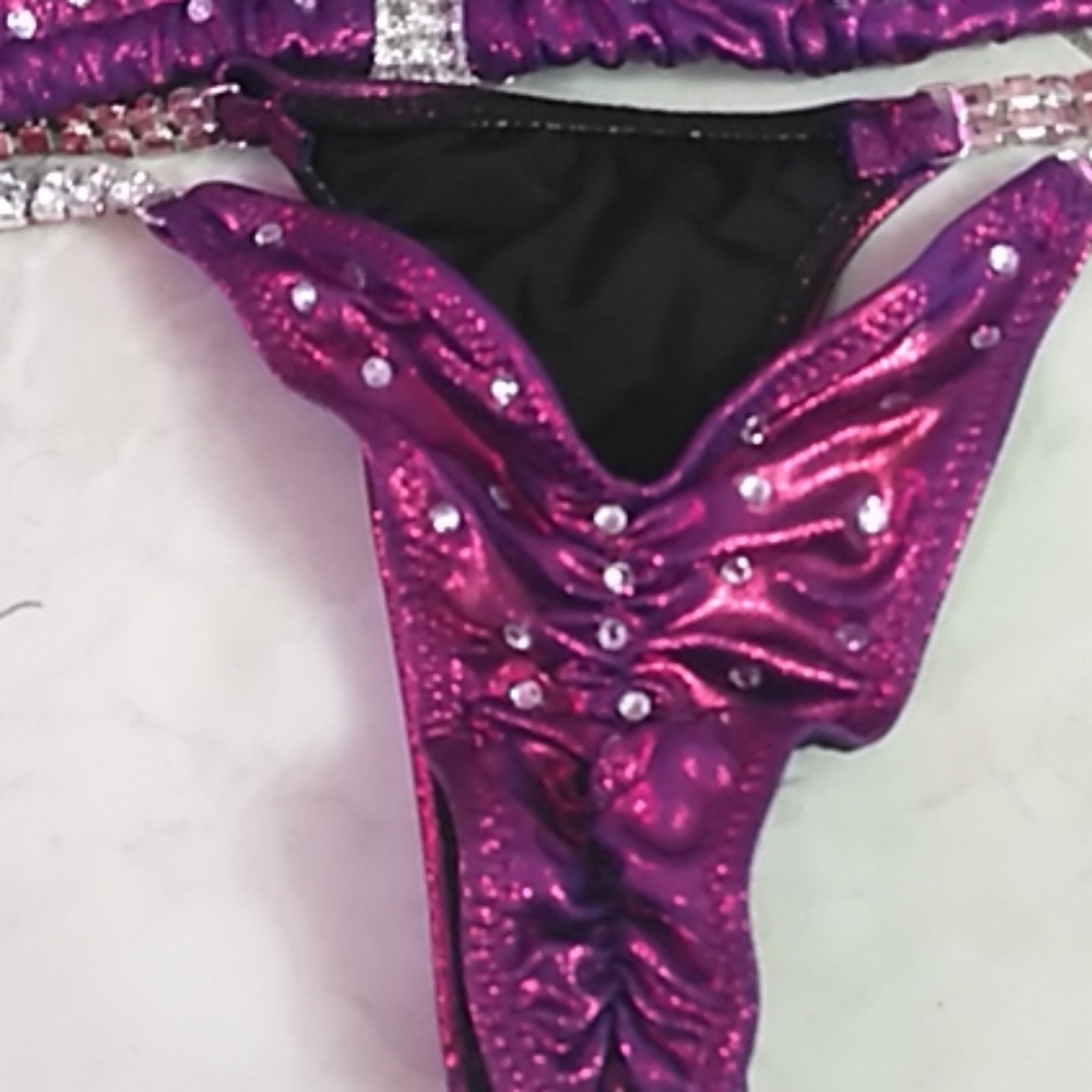 Competition bikini - Picture 3 of 4